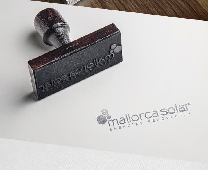 Segell de goma amb el logotip de MallorcaSolar estampat sobre paper