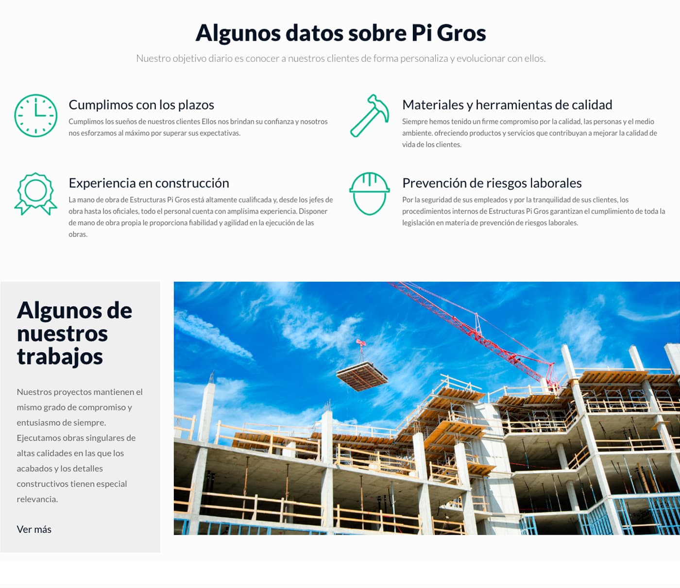 Icones de terminis, qualitat, experiència i prevenció de riscos al costat d'una foto d'una obra en construcció