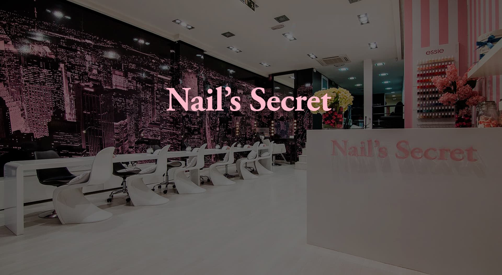 A website that pampers your hands before you even step into the salon.