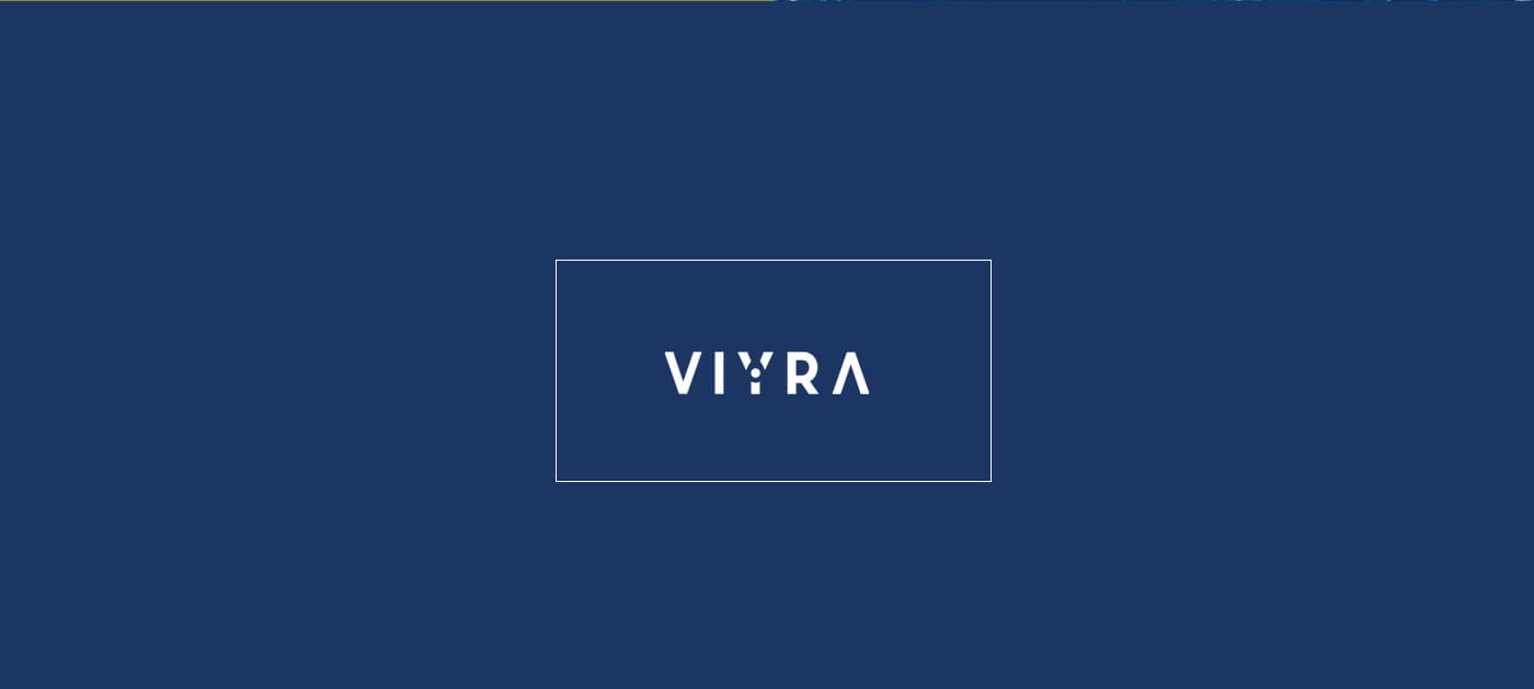 Logotipo Viyra enmarcado en un rectángulo blanco sobre fondo azul marino