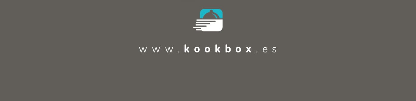 Aplicación del logotipo de KookBox en blanco sobre fondo gris junto a la URL www.kookbox.es