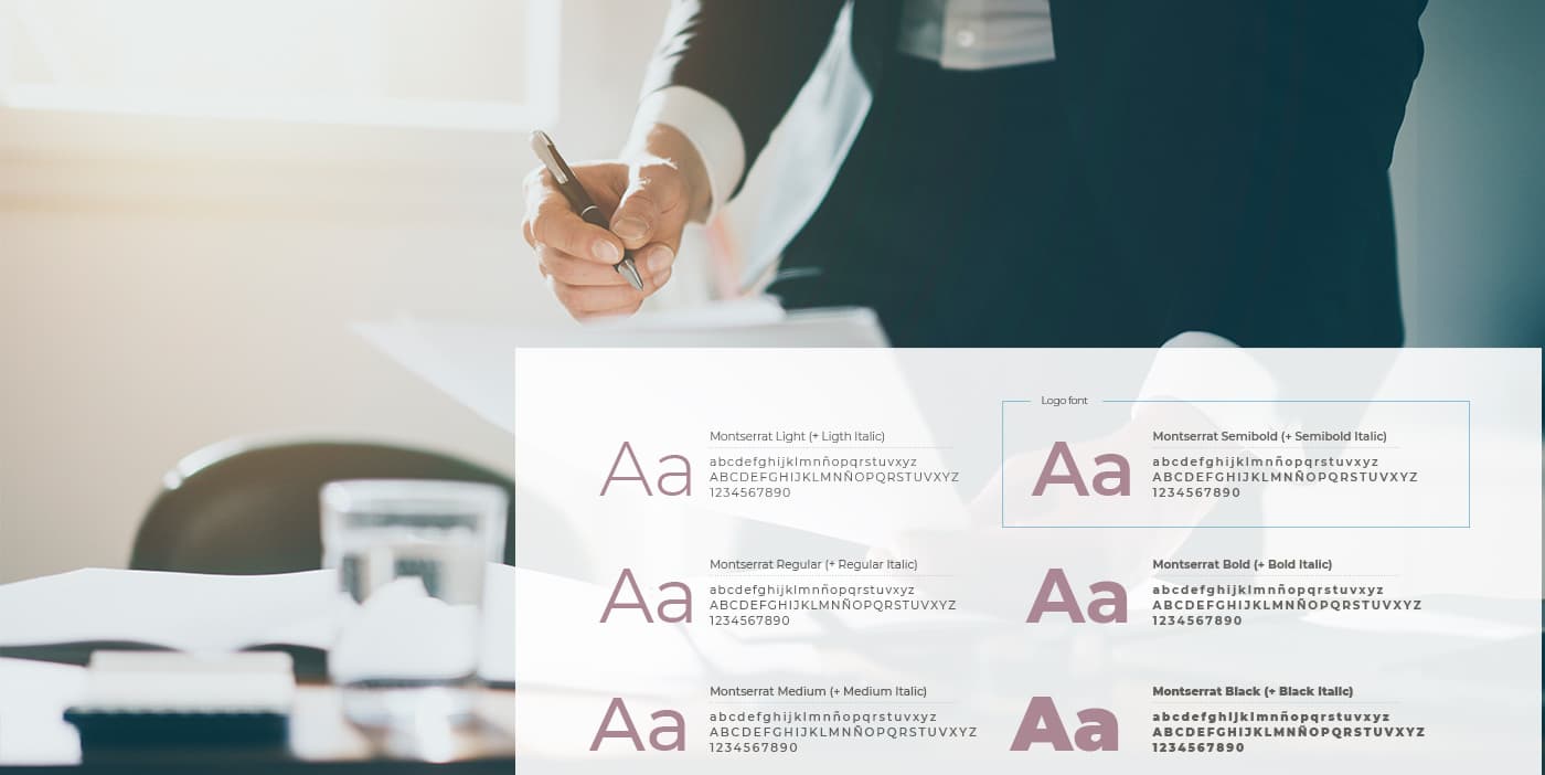 Font tipogràfica Montserrat aplicada al manual de marca sobre foto d'un advocat signant