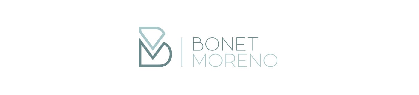 Logotip horitzontal de Bonet Moreno en tons verd blavós i gris