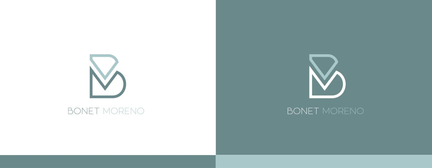 Aplicació del logotip sobre fons blanc i fons verd blavós