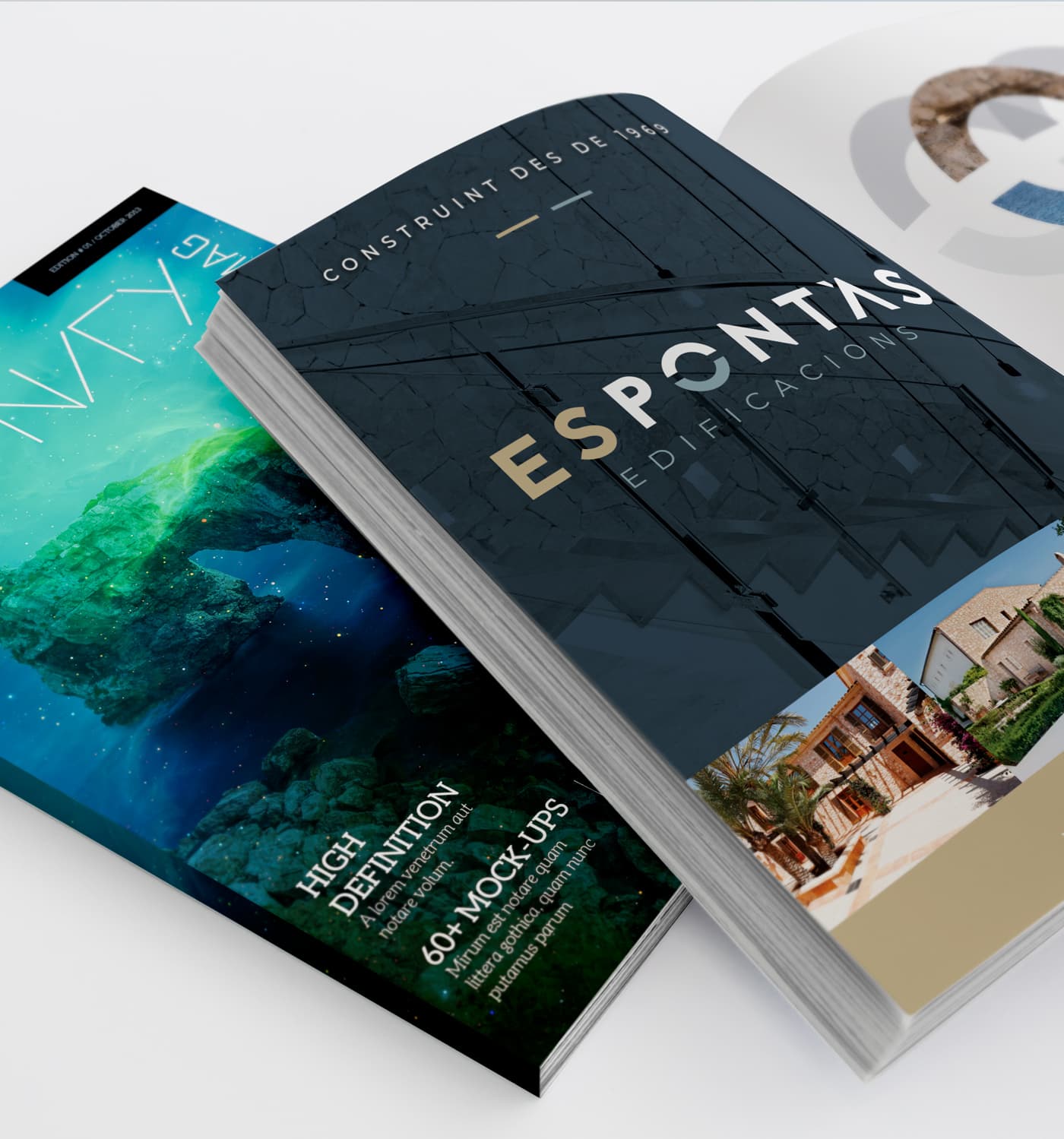 Mockup de revista corporativa con el logotipo de Es Pontàs en la portada