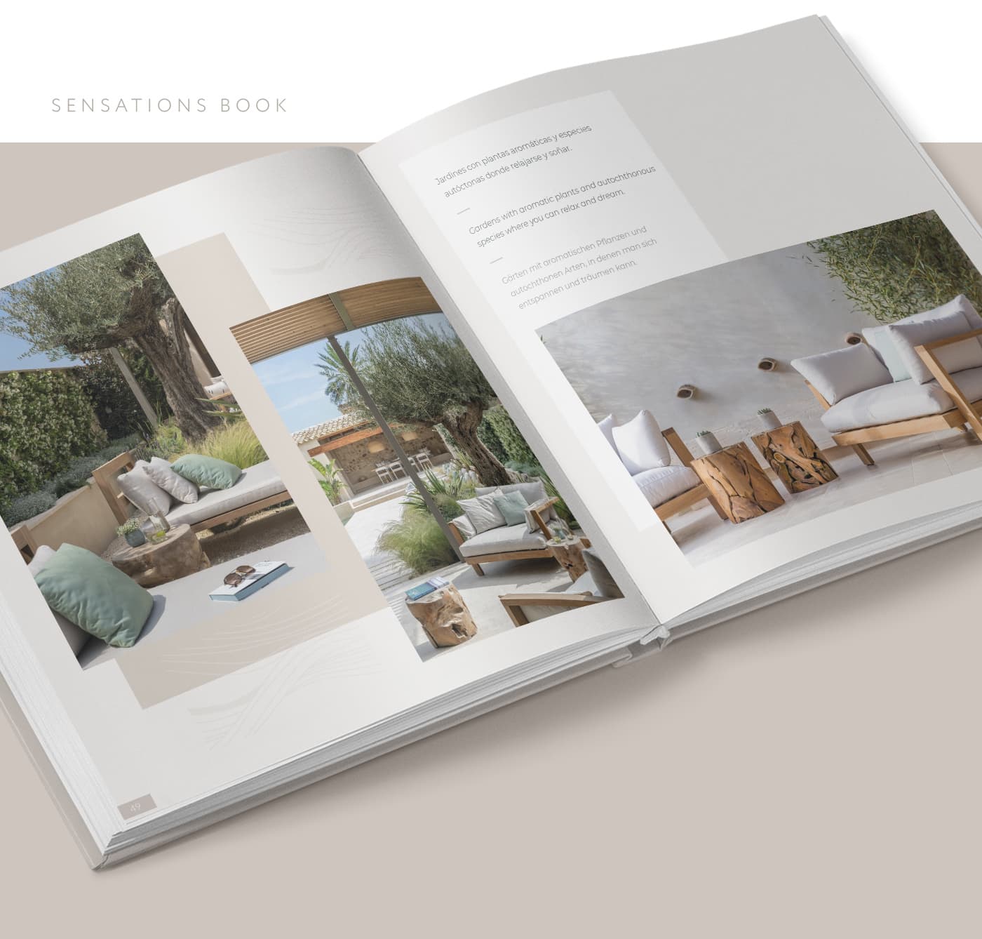 Llibre de sensacions obert amb fotografies d'un jardí i una terrassa amb piscina