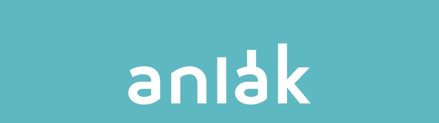 Logotip d'Anlak en blanc sobre fons turquesa