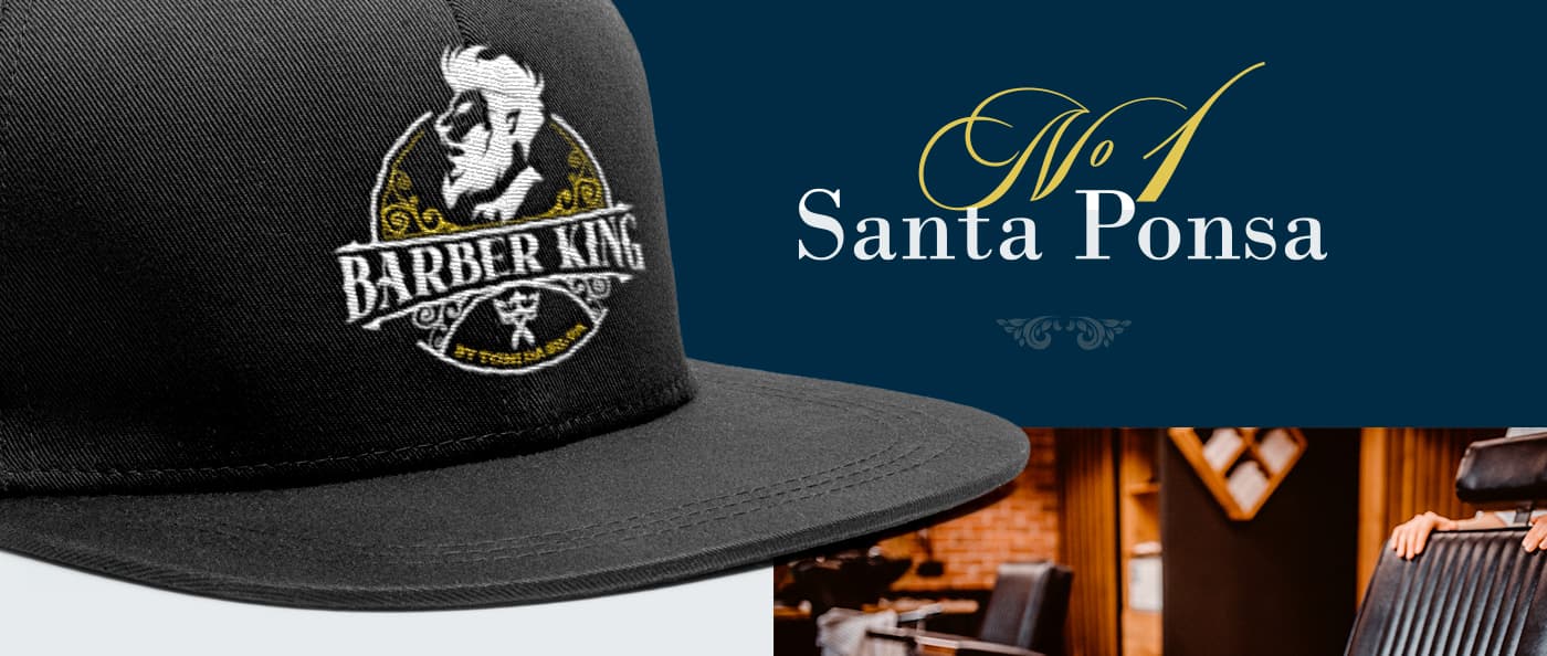Detall de la gorra brodada amb el logotip de Barber King