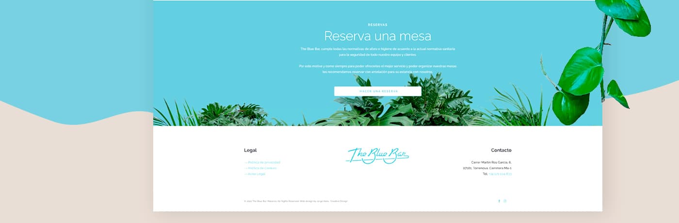 Pie de página de la web con la sección de reservas sobre un fondo de plantas