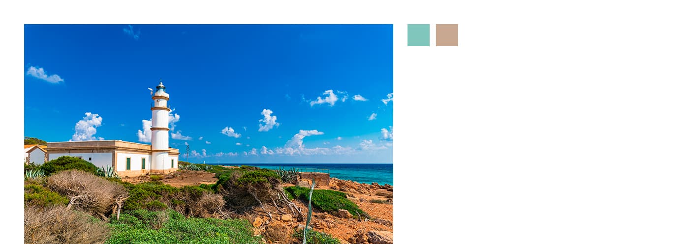 Paleta cromàtica en turquesa i beix junt a una fotografia del far del Cap de Ses Salines