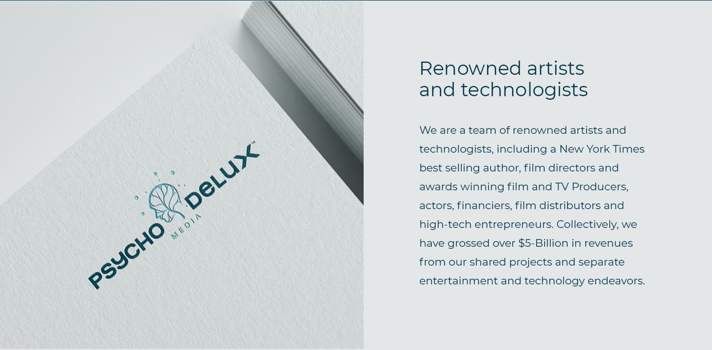 Detalle macro del logotipo impreso en papel junto al texto Renowned artists and technologists