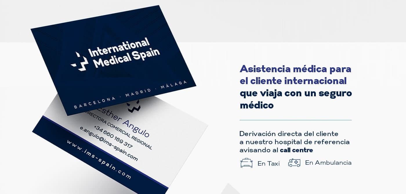 Tarjetas de visita en azul marino y blanco con el logotipo y los datos de la directora comercial