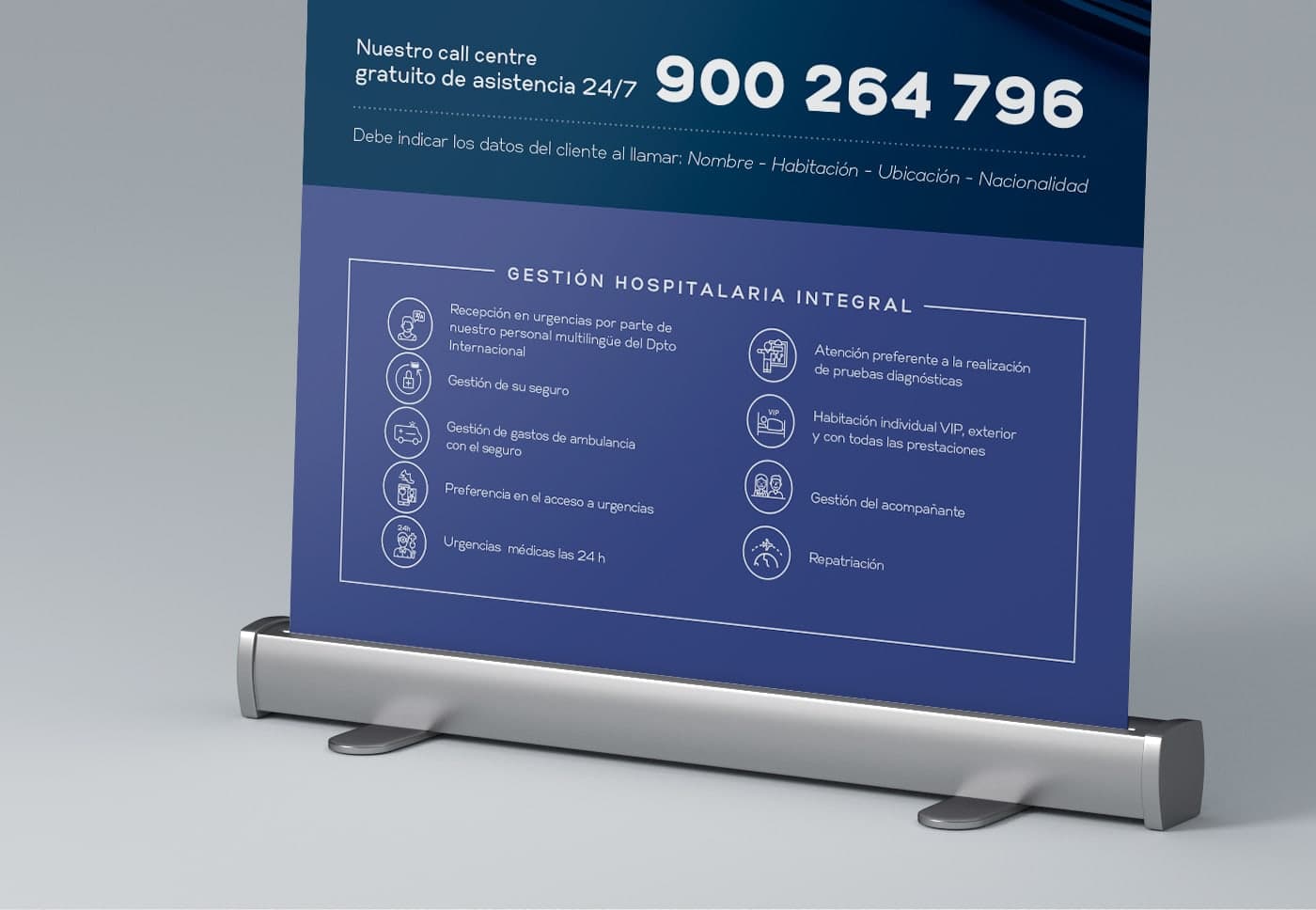 Detalle del roll-up con los iconos del servicio de gestión hospitalaria integral y el teléfono de asistencia