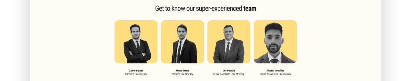 Sección del equipo con retratos en blanco y negro de los abogados
