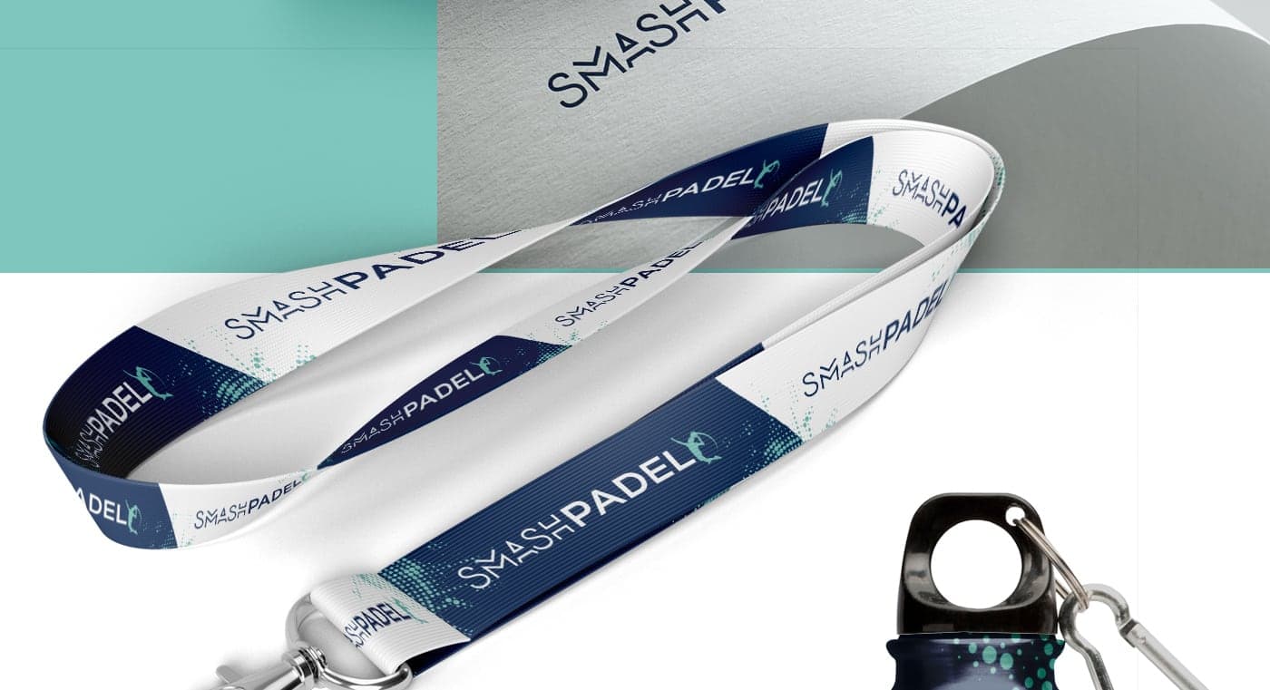 Lanyards, clauer i ampolla metàl·lica estampats amb el logotip de Smash Padel