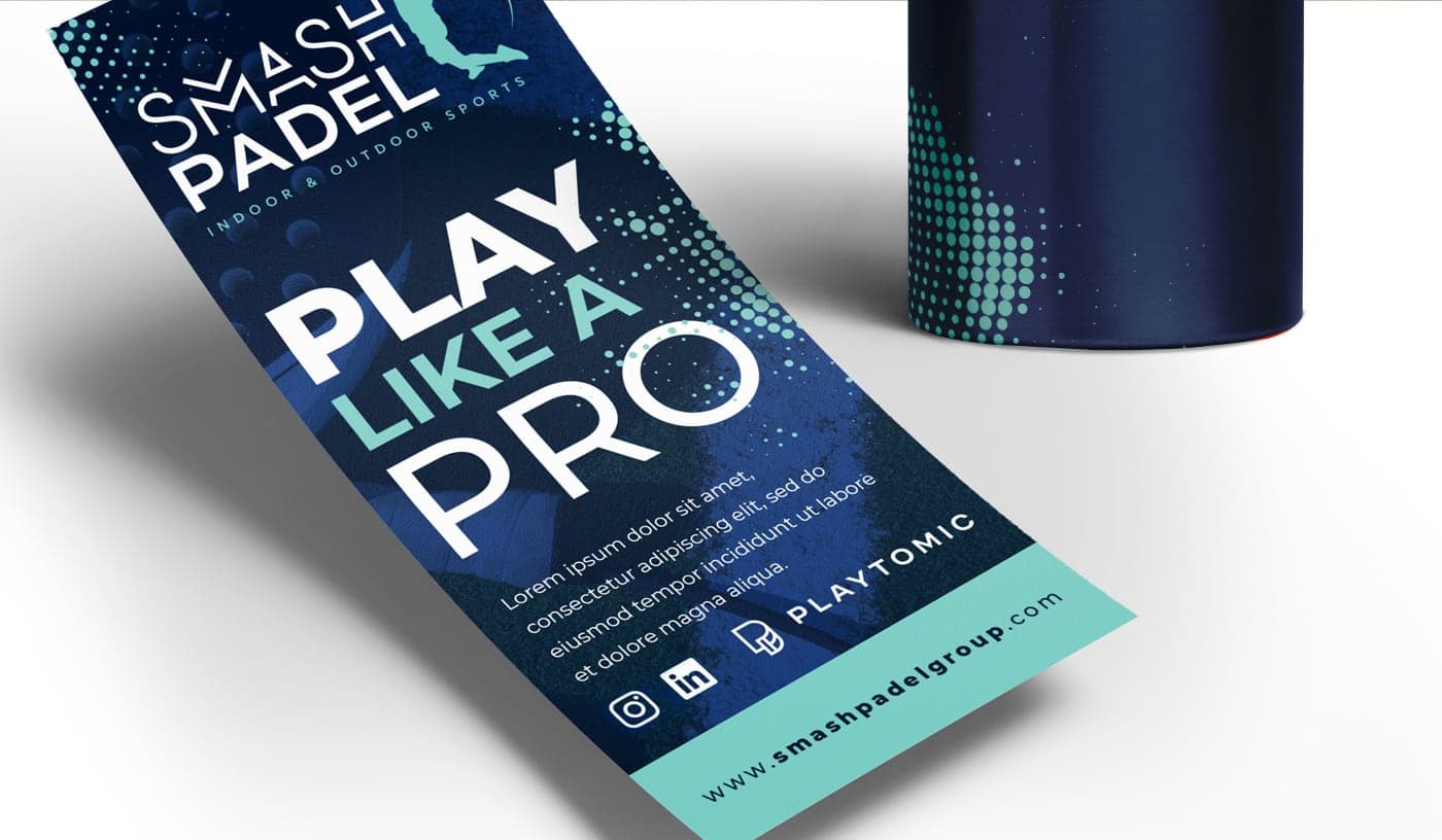 Fullet 'Play like a pro' al costat d'un got amb patró de punts