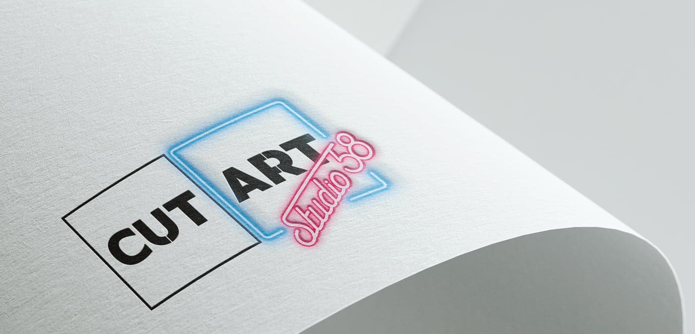 Logotipo con efecto neón azul y rosa impreso en relieve sobre papel