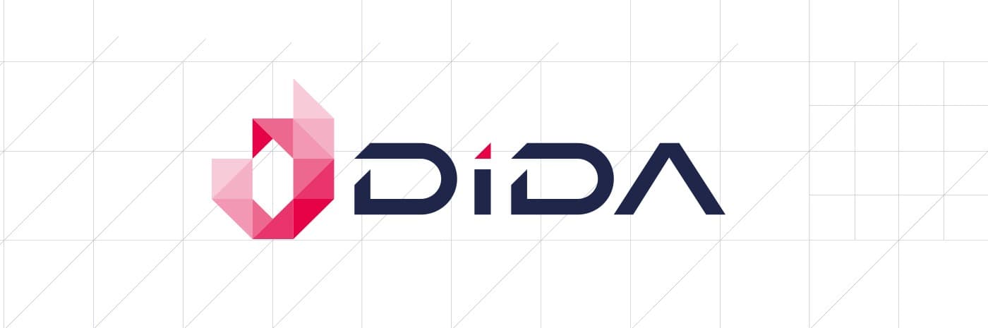 Símbolo geométrico de Dida Travel en rosa y granate sobre fondo blanco