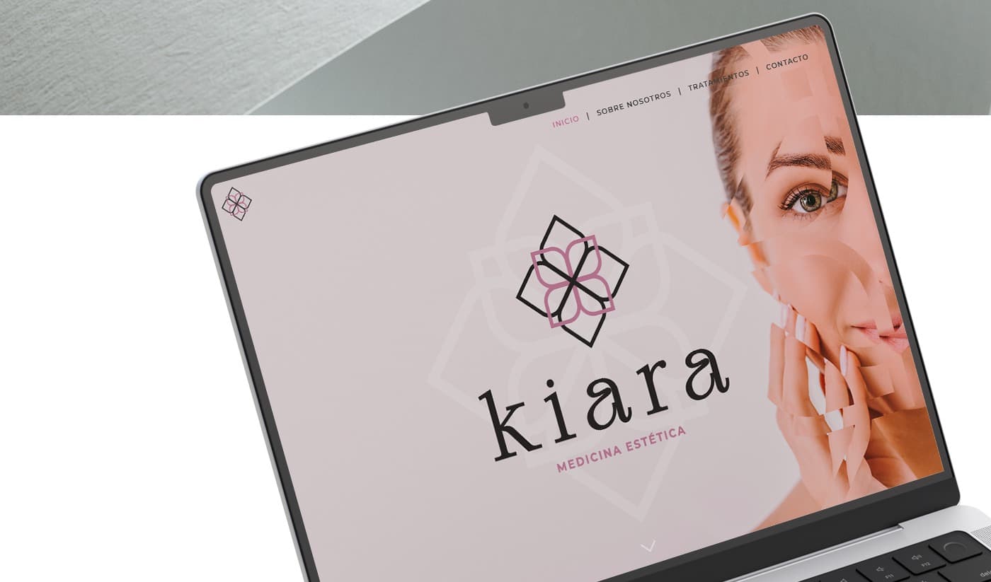 Mockup de portátil con la página de inicio de la web de Kiara
