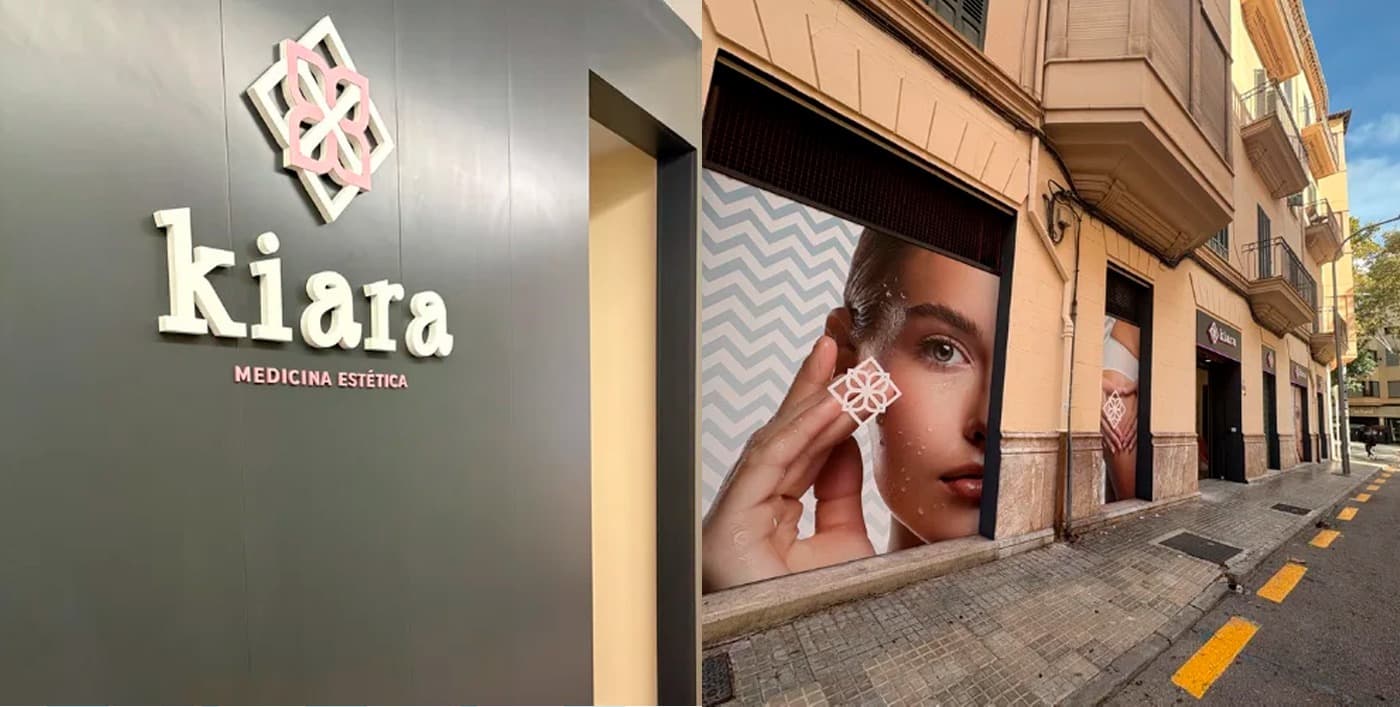 Rótulo tridimensional en la fachada y vinilo con el rostro de una mujer en el escaparate