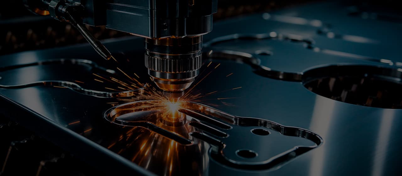 Donde el metal se rinde a la precisión y la idea toma forma exacta.