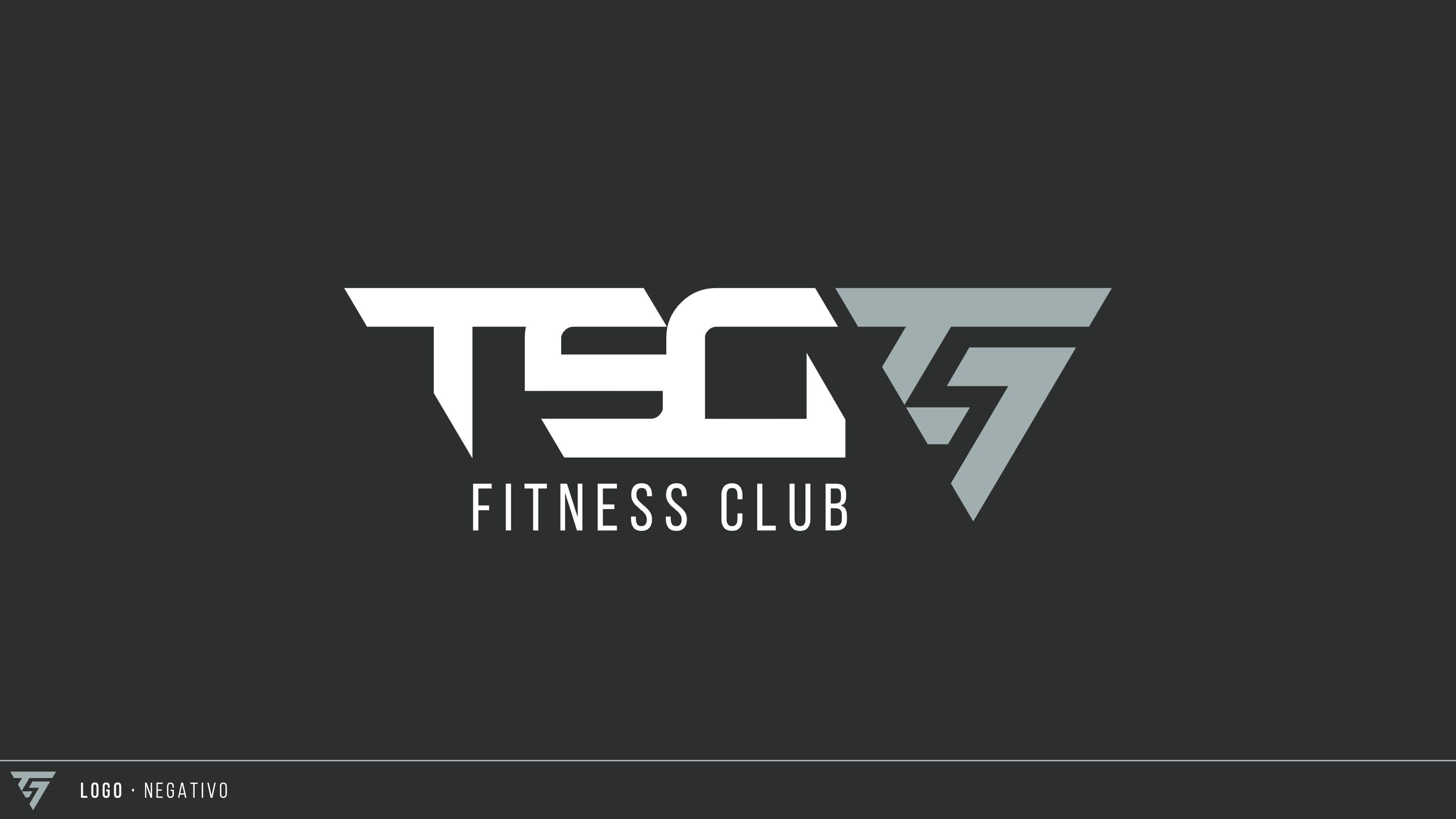 Logotipo TSG Fitness Club en versión negativa en blanco y gris sobre fondo oscuro