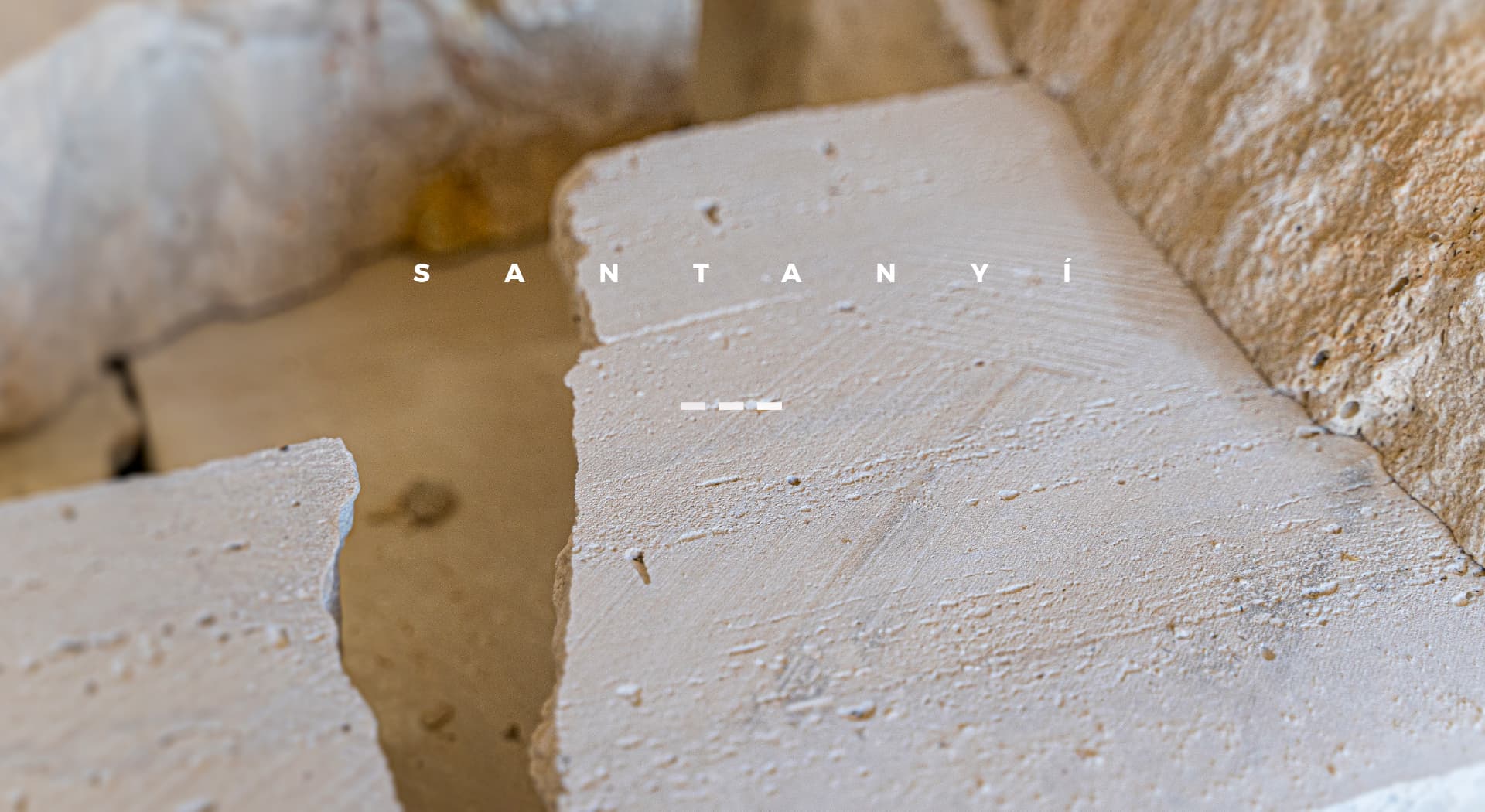 An identity for six exclusive homes in Santanyí.